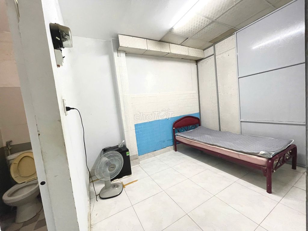 Room 18 M2-- 2.1 million per month female priority.