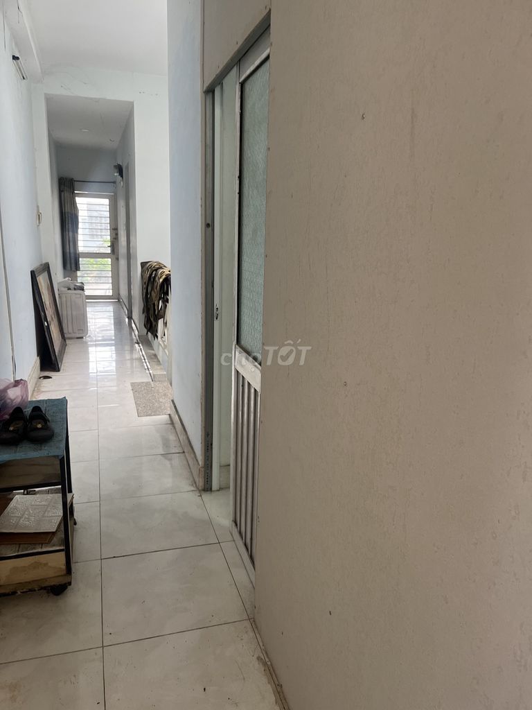 Room 18 M2-- 2.1 million per month female priority.