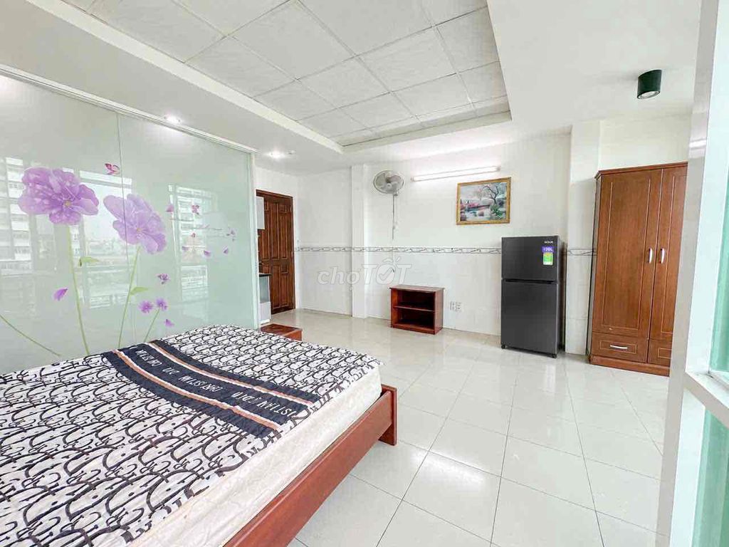 The balcony room, no tram, no pet, stairs 3rd floor.