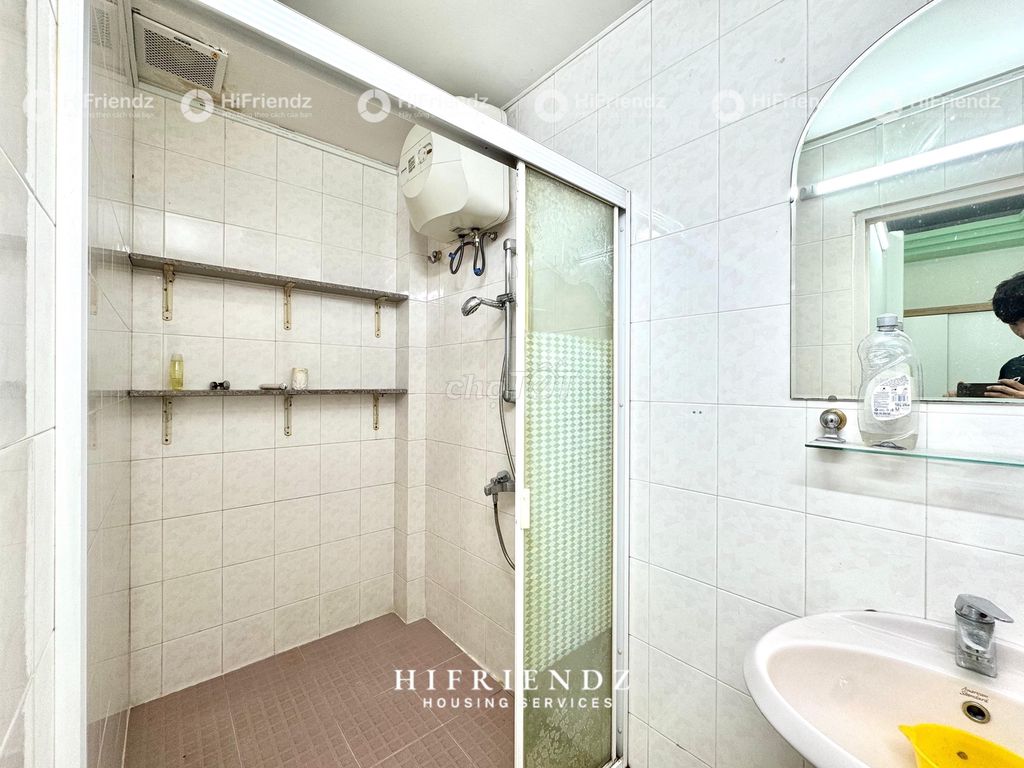 Super. A full-in-the-art kitchen room at the heart of District 5 near the medical university.