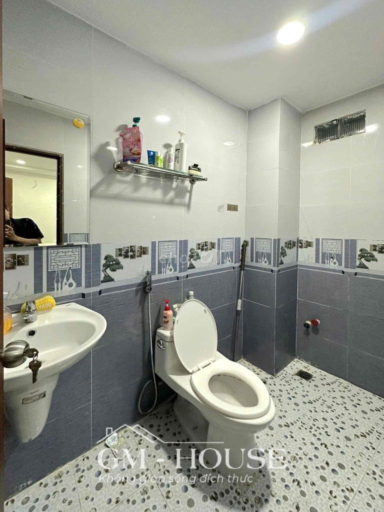 Rent studio full ntcb - how staff academy 200 meters - Chu Văn An
