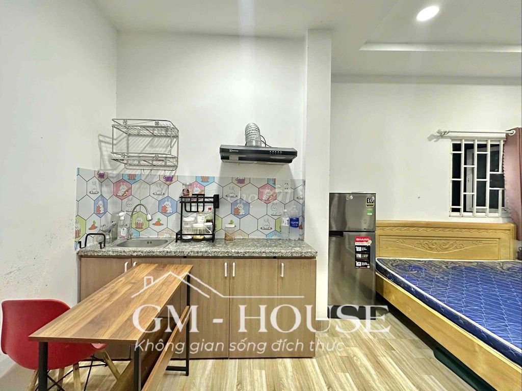 Rent studio full ntcb - how staff academy 200 meters - Chu Văn An