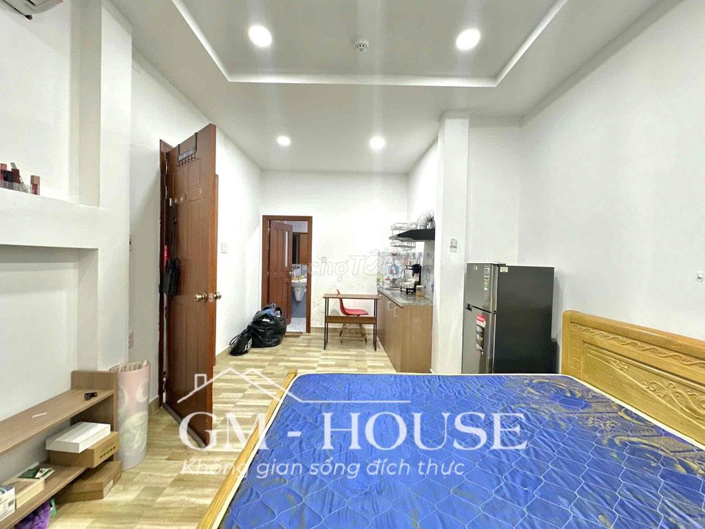Rent studio full ntcb - how staff academy 200 meters - Chu Văn An