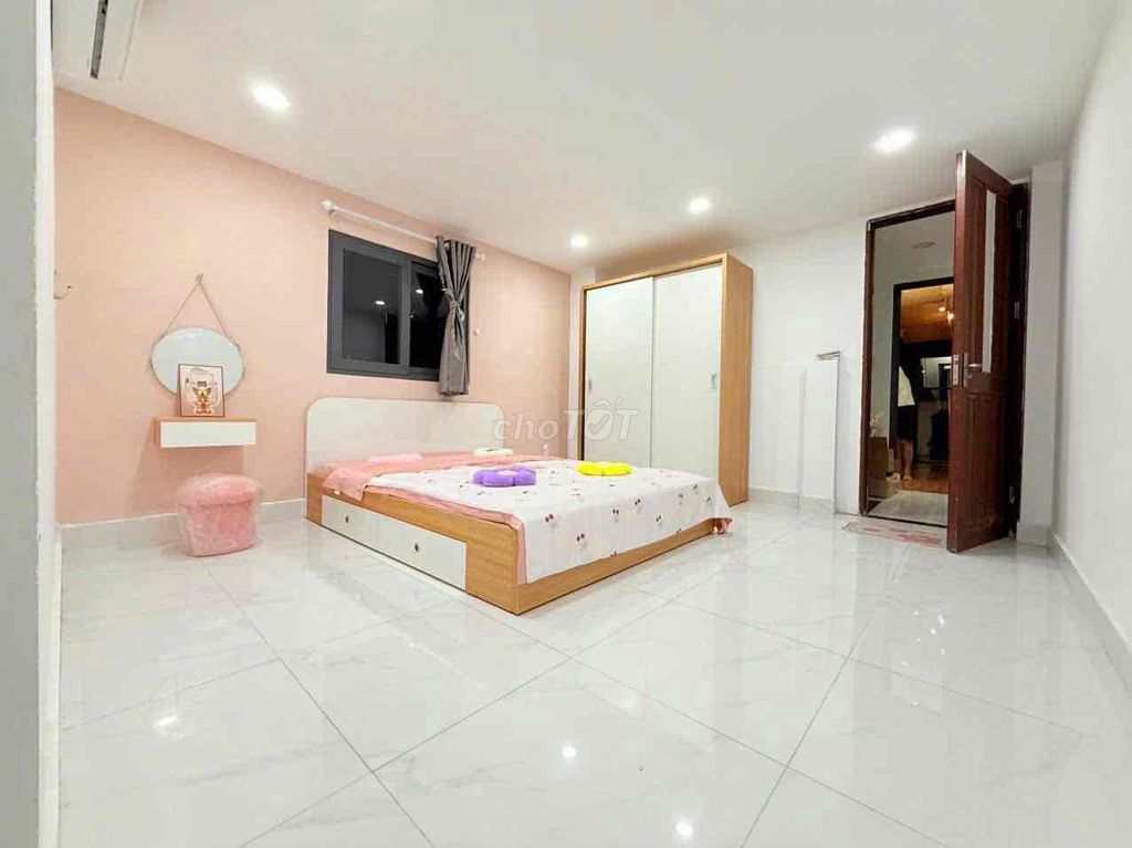 Rent an entire floor bedroom with a full-cleaning machine Trần Quang Khải.