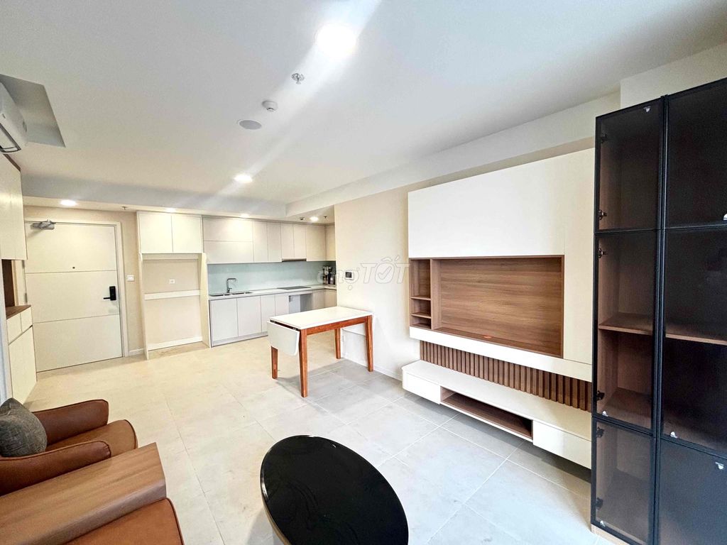 Rent two bedrooms. Full interior.