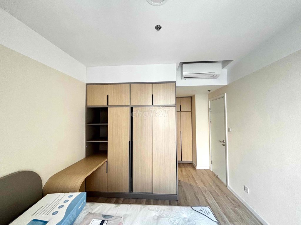 Rent two bedrooms. Full interior.