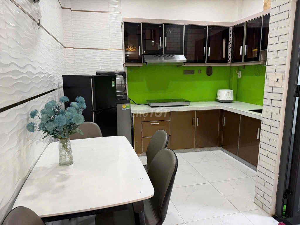 We'll rent you two bedrooms. Three toilets 519/ Nguyễn Văn Khối Full inside.
