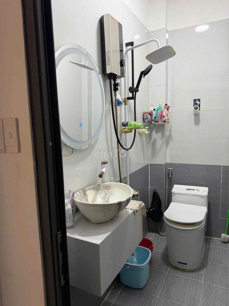 We'll rent you two bedrooms. Three toilets 519/ Nguyễn Văn Khối Full inside.