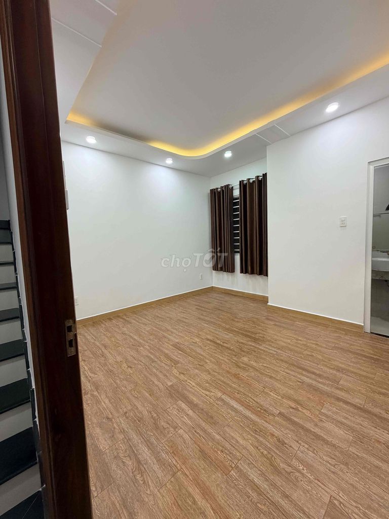 Rent a New Vietnamese Wild Street house. Price: 20 million a month.