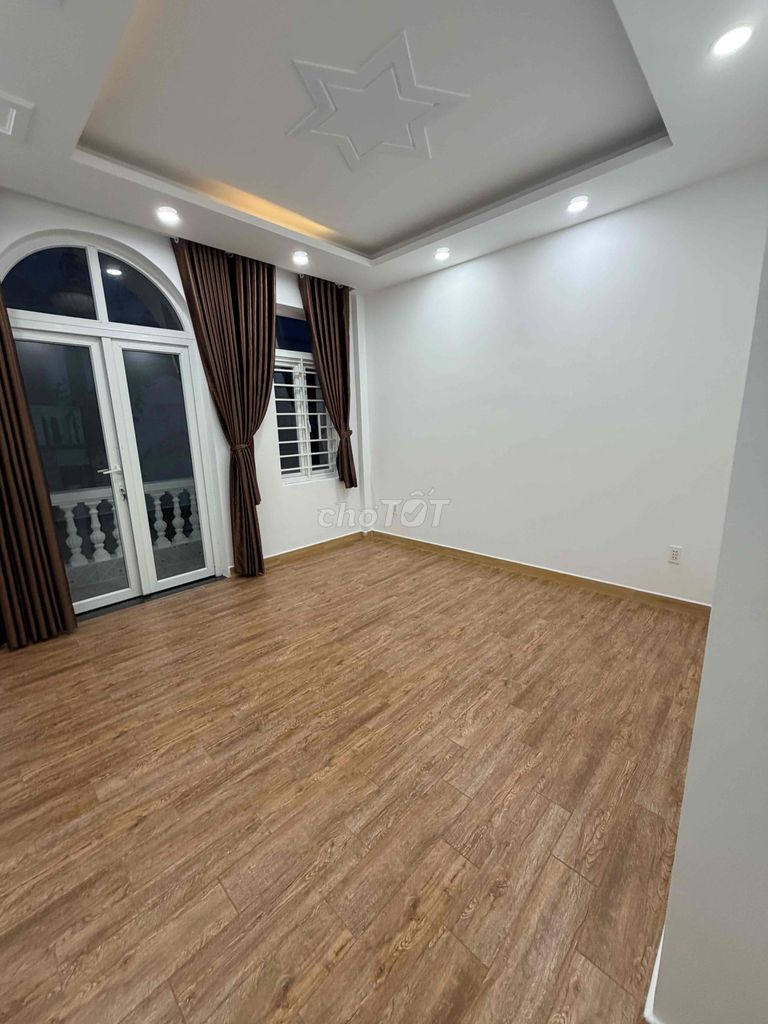 Rent a New Vietnamese Wild Street house. Price: 20 million a month.