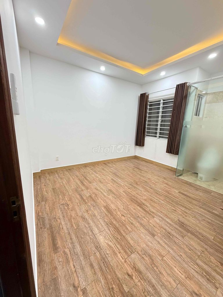 Rent a New Vietnamese Wild Street house. Price: 20 million a month.