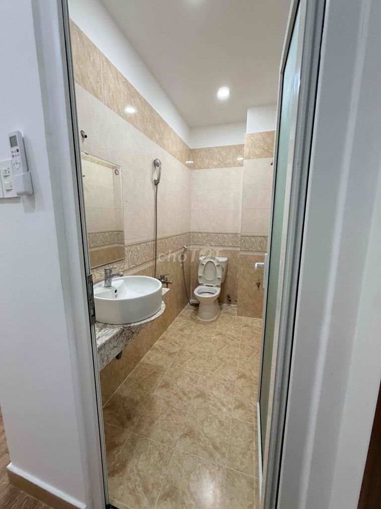 Rent a New Vietnamese Wild Street house. Price: 20 million a month.
