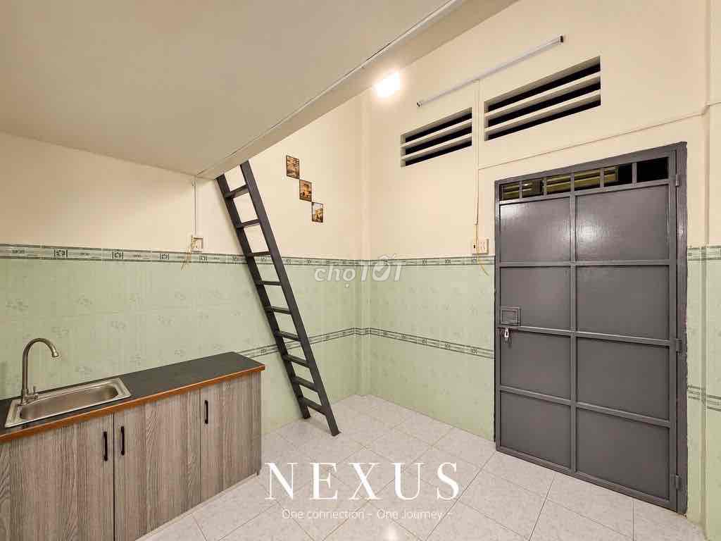 Tell Zhang the Price Room is 100 percent built near the 2 meters high.