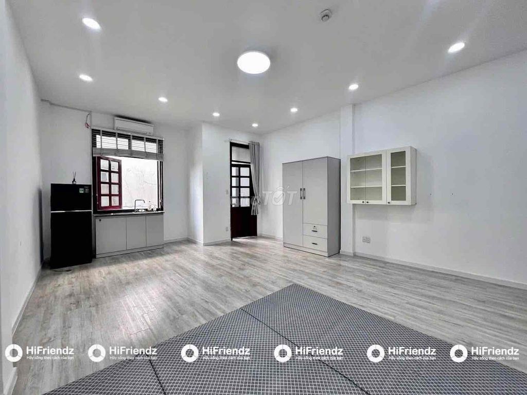 The window balcony studio is 35 meters in the microettel building.
