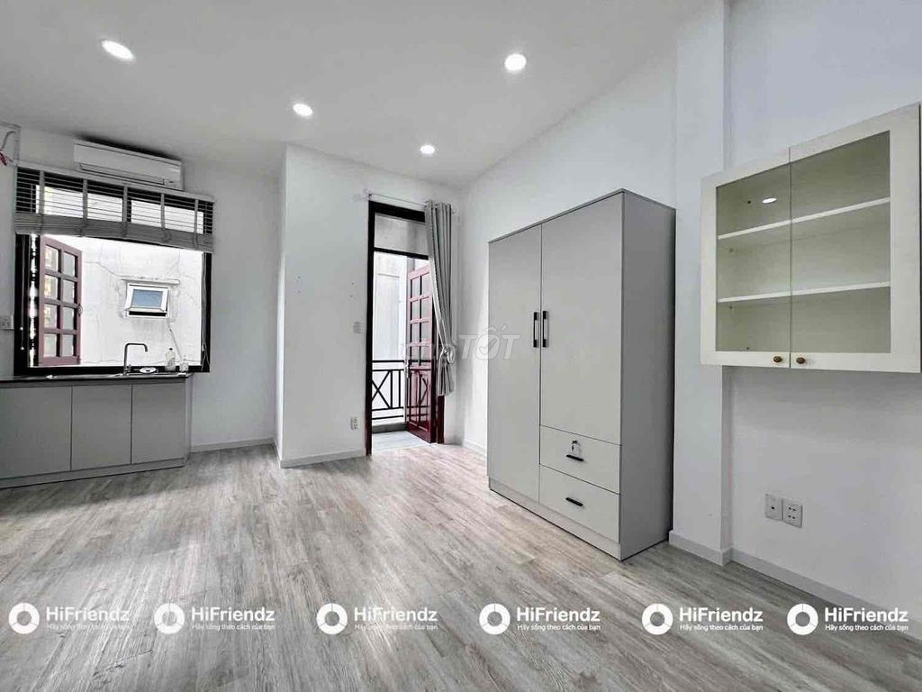 The window balcony studio is 35 meters in the microettel building.