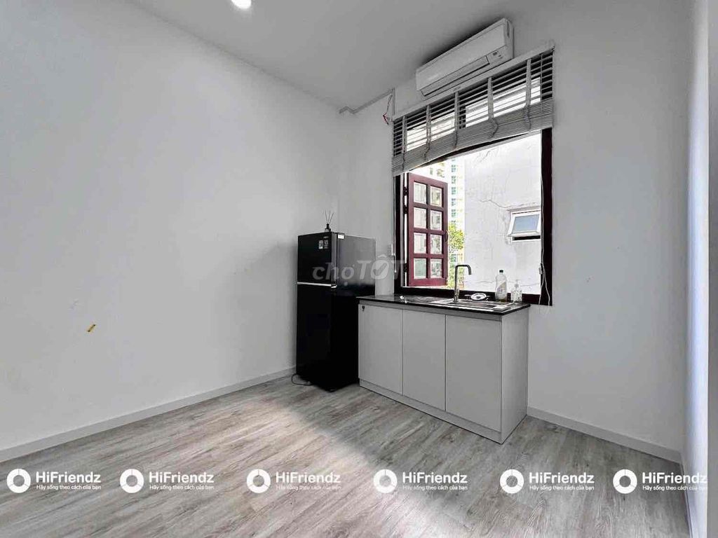 The window balcony studio is 35 meters in the microettel building.