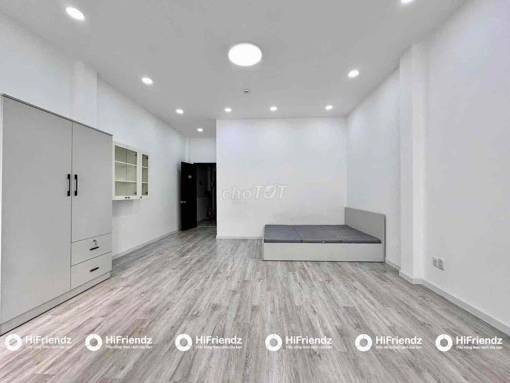 The window balcony studio is 35 meters in the microettel building.