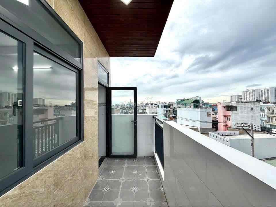 Rent Tân Bình Cách Mạng Tháng 8 balcony