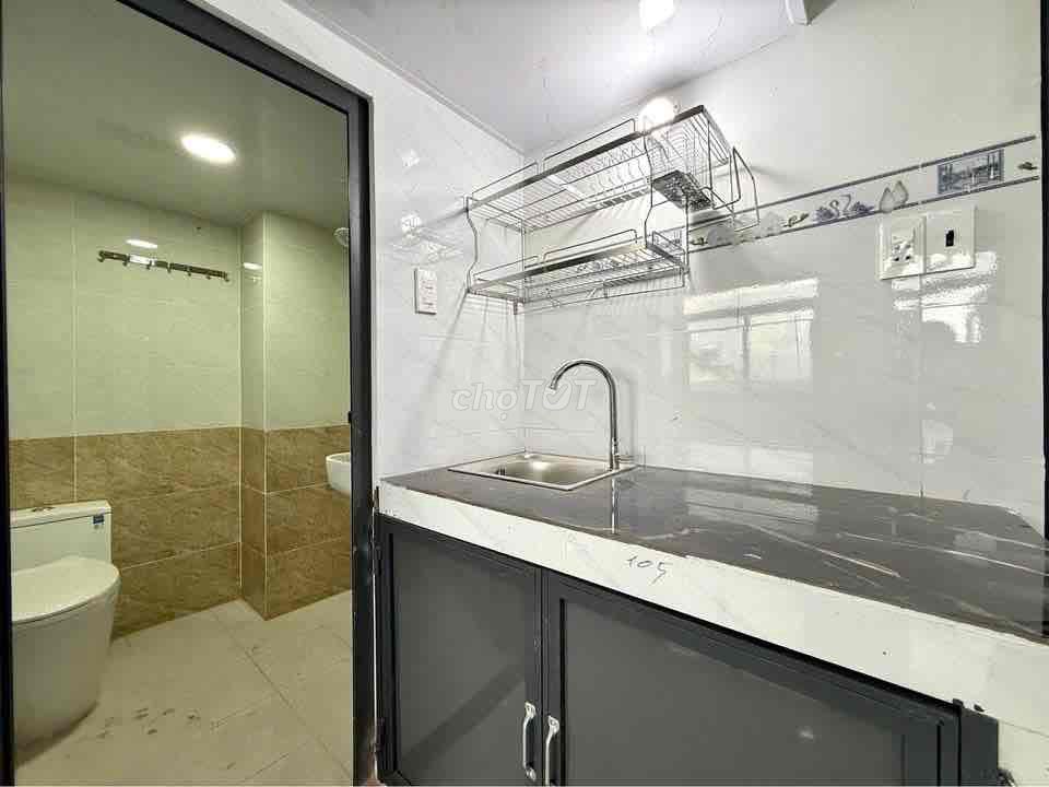 Rent Tân Bình Cách Mạng Tháng 8 balcony