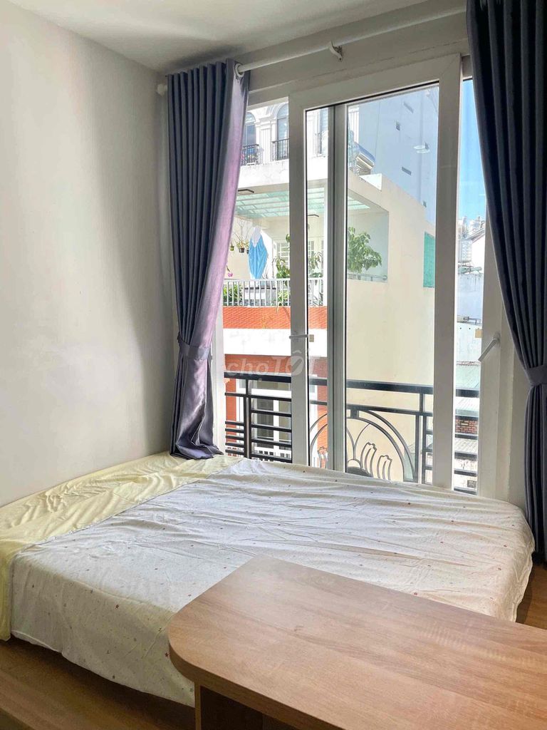The fine, smooth balcony studio is cheap