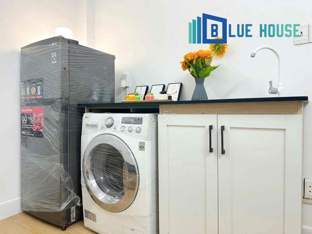 Open window studio, private washing machine in K300.
