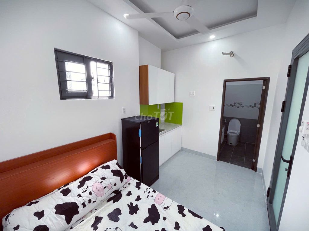 Studio cmt8 District 3 has elevator windows, fingerprint doors, now freedom.