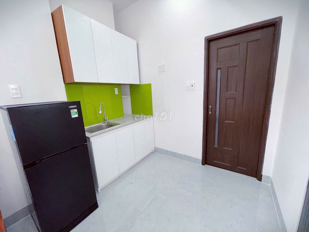 Studio cmt8 District 3 has elevator windows, fingerprint doors, now freedom.
