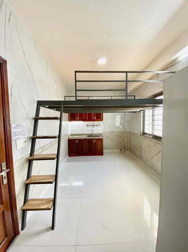 has a super-beautiful boarding room - near the commercial university