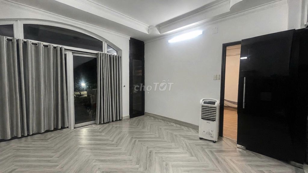 Clear one bedroom. 60 M2 bancol on the road to T3 station.