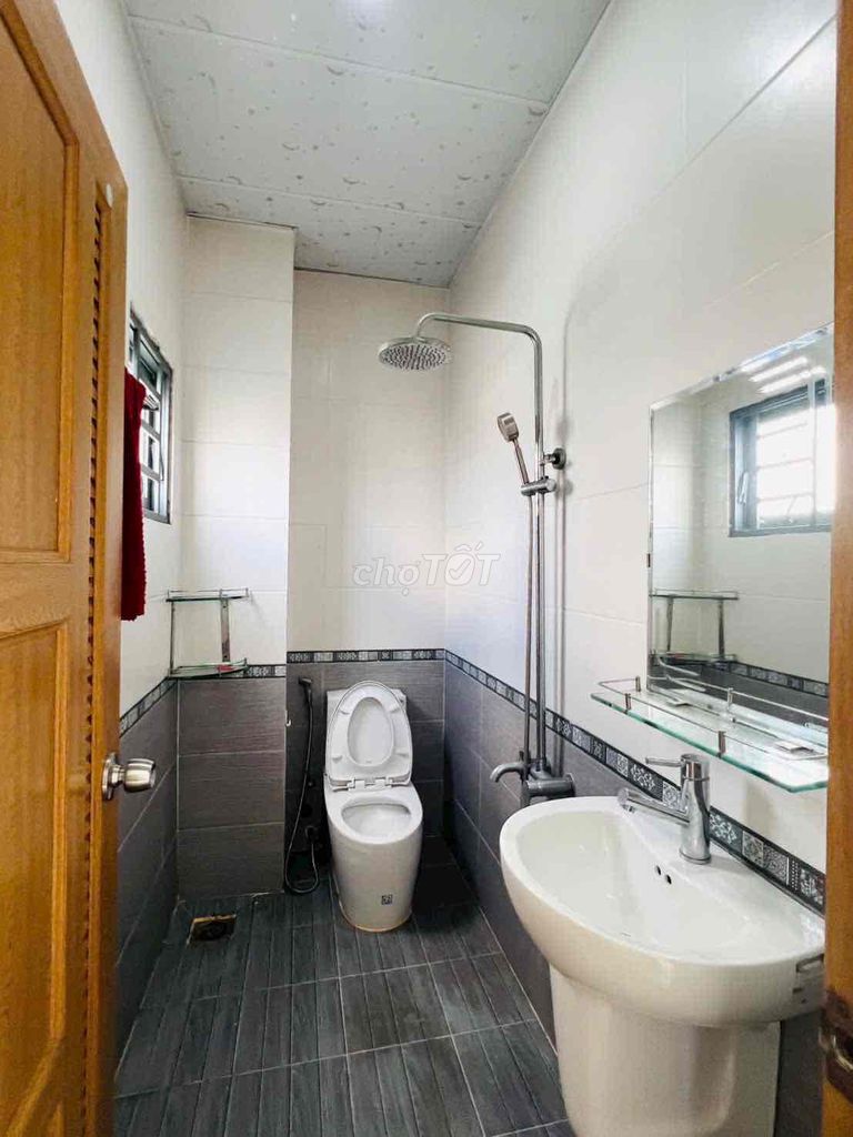 Big cash house. Two cars, four-story bedrooms. cold machine