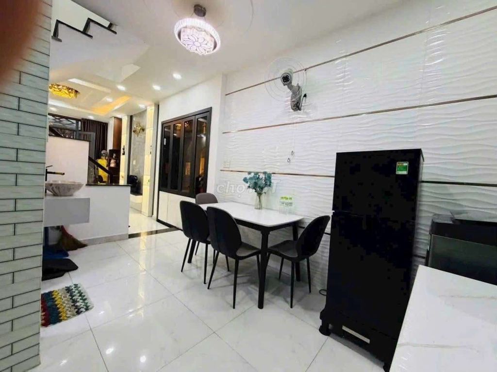 clean new houses full of furniture