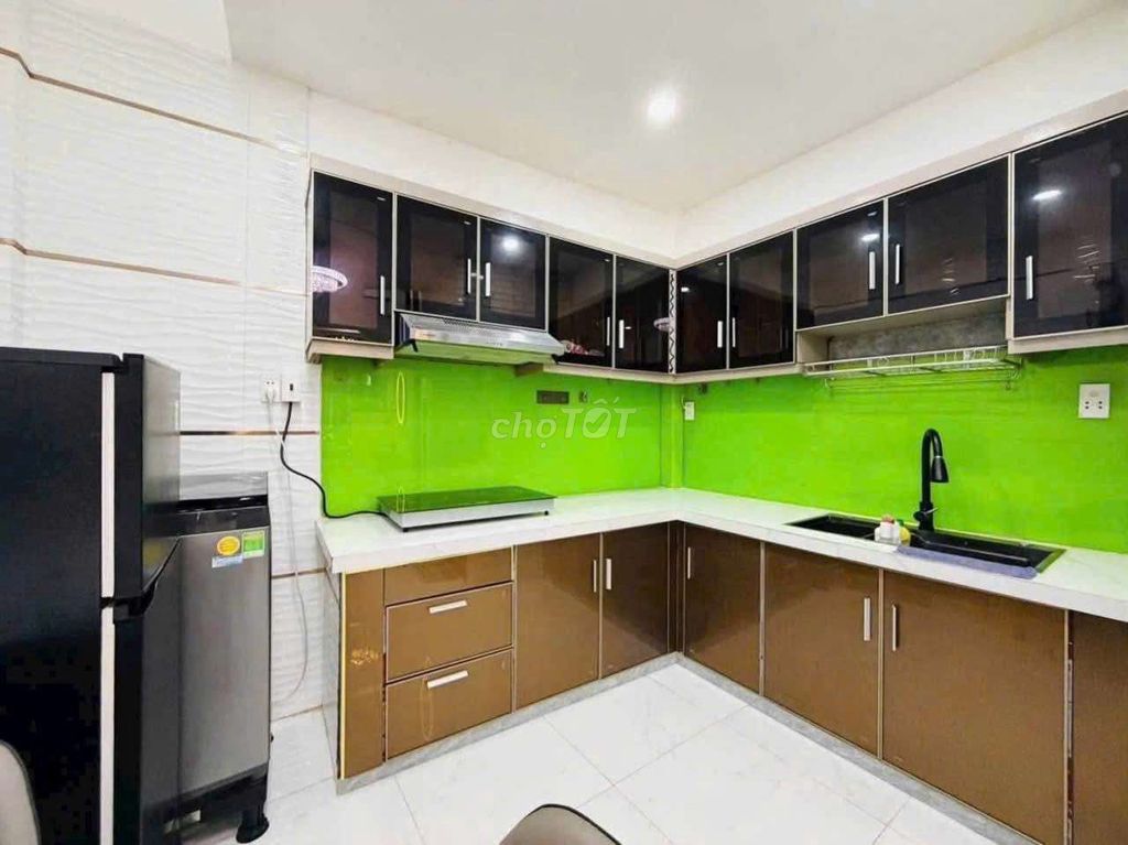 clean new houses full of furniture