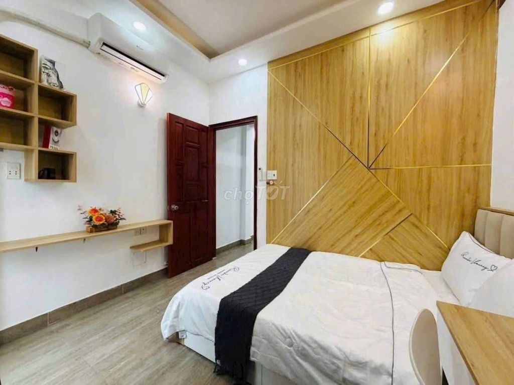 clean new houses full of furniture