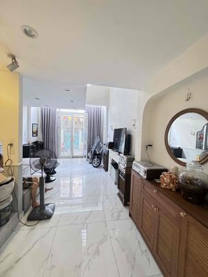 To rent a clean canary 5 bedrooms 4 Nguyễn Văn Khối 7000 9