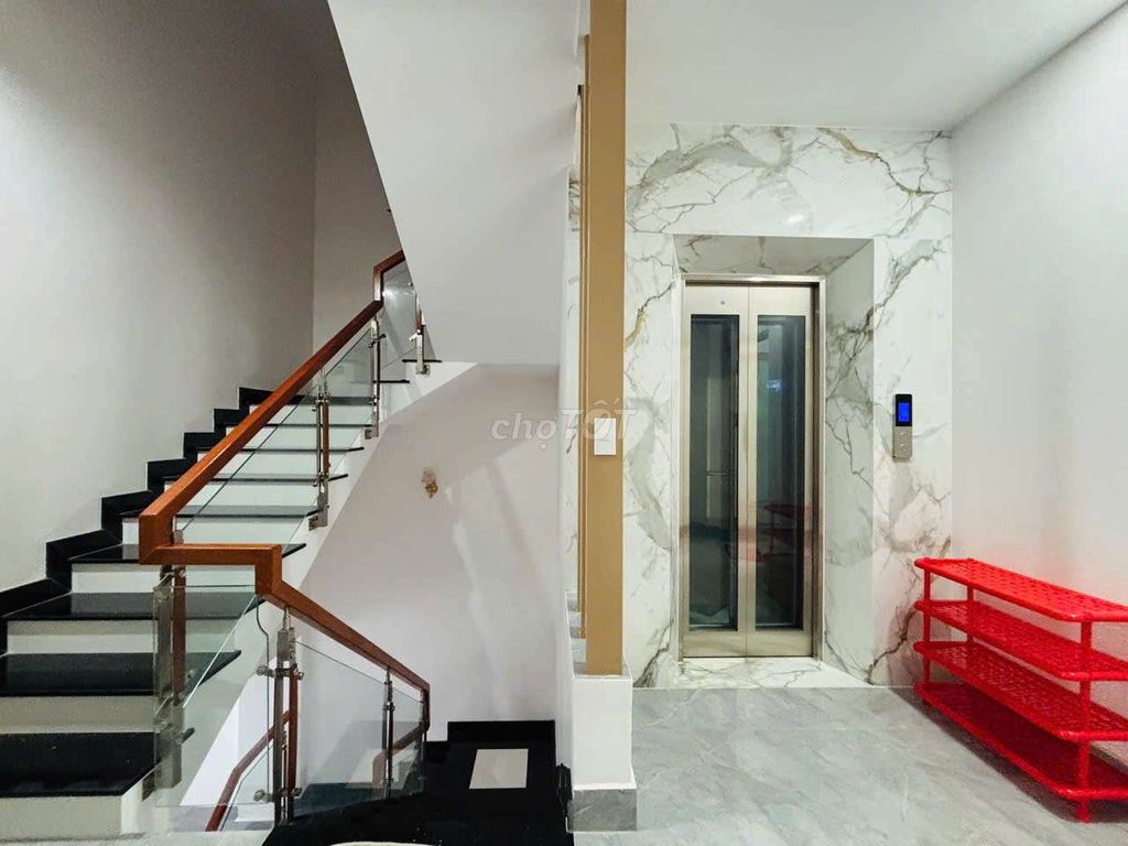 Rent a full-intube hotel room for 5 million.