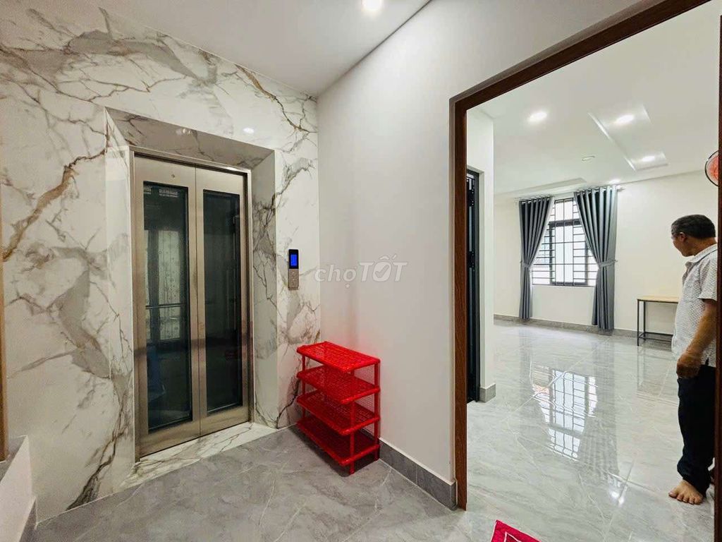 Rent a full-intube hotel room for 5 million.