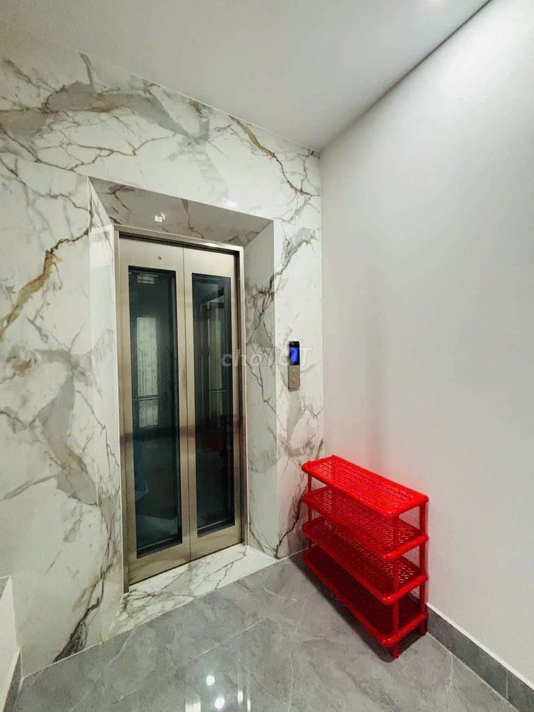 Rent a full-intube hotel room for 5 million.