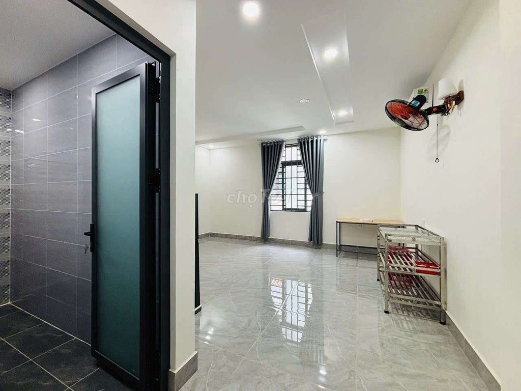 Rent a full-intube hotel room for 5 million.