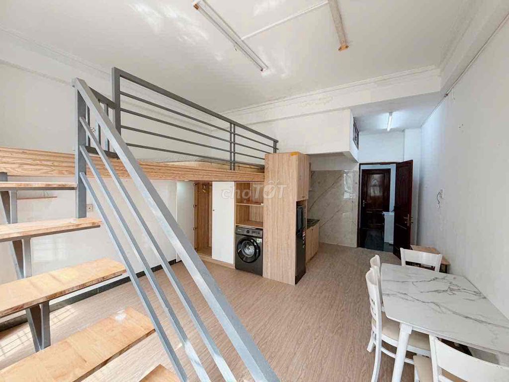 Studio Room, 40 m2_Hoàng Văn Thụ balcony