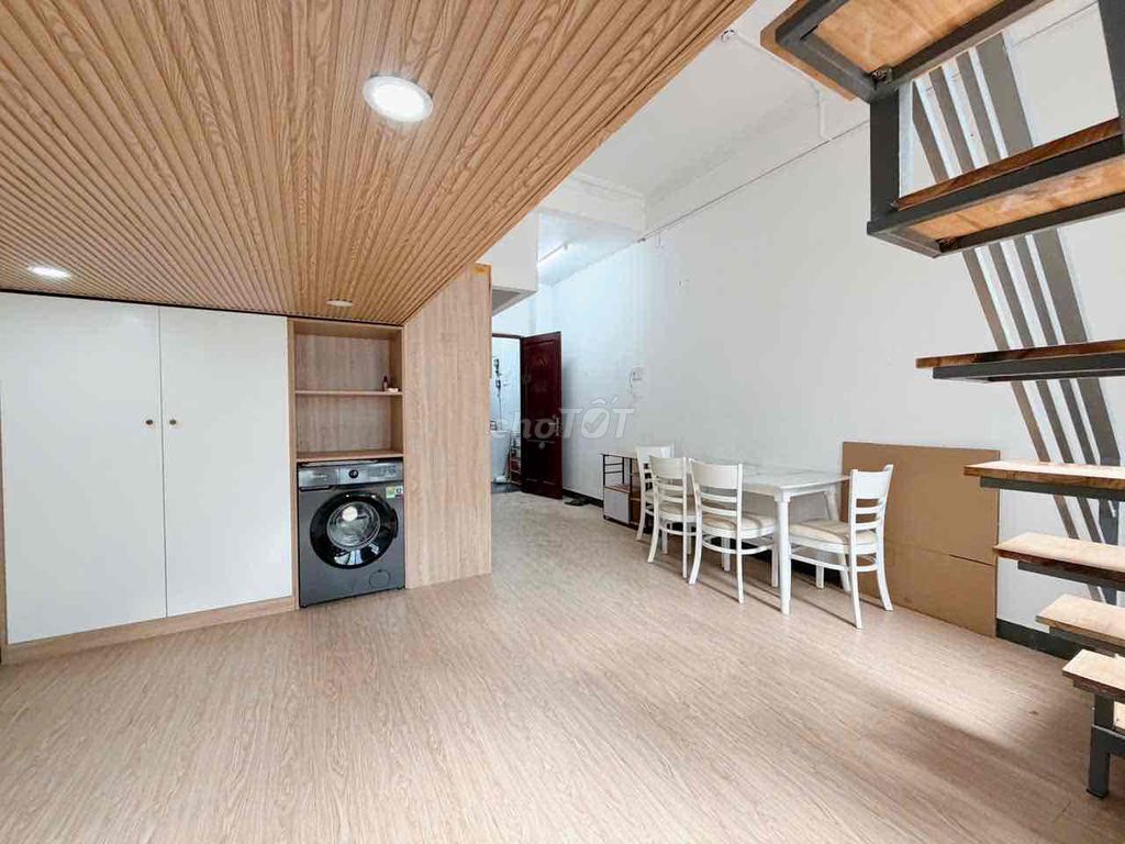 Studio Room, 40 m2_Hoàng Văn Thụ balcony