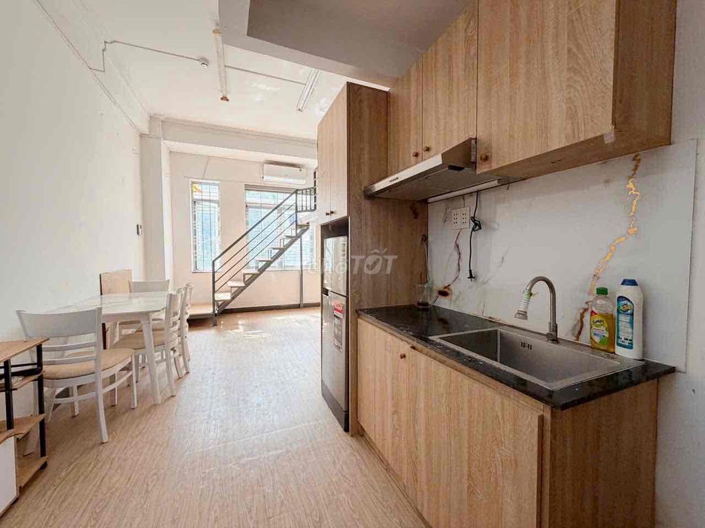 Studio Room, 40 m2_Hoàng Văn Thụ balcony