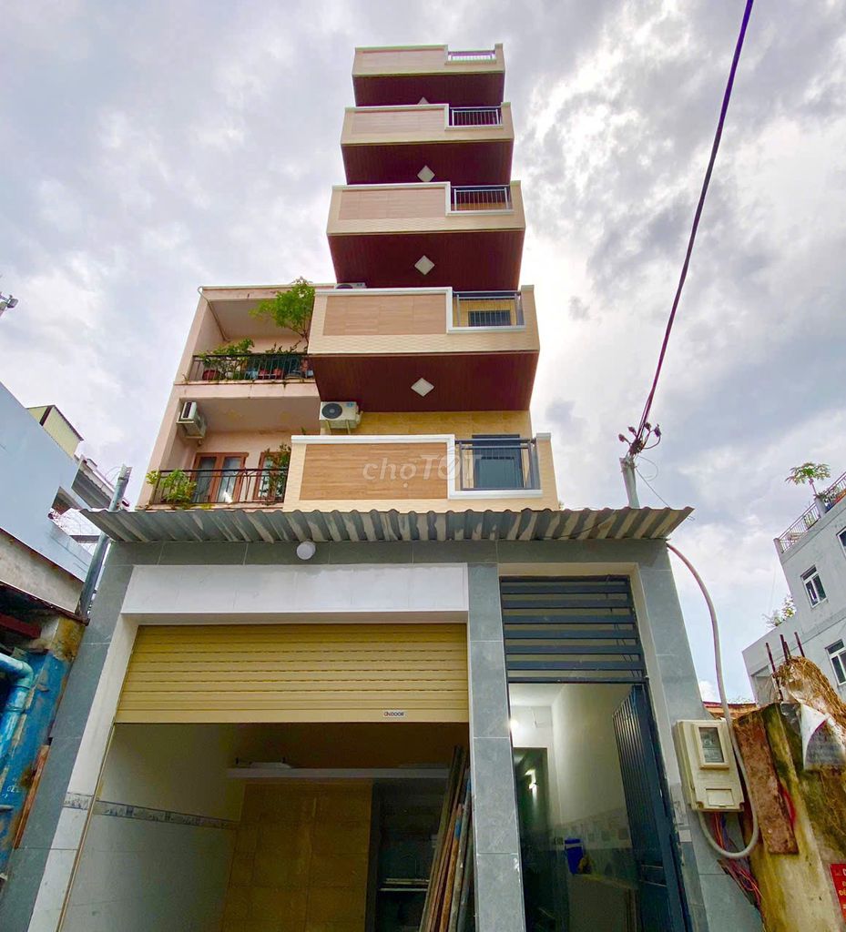 A full interior in the living room. Phan Văn Hớn has a newly built elevator.