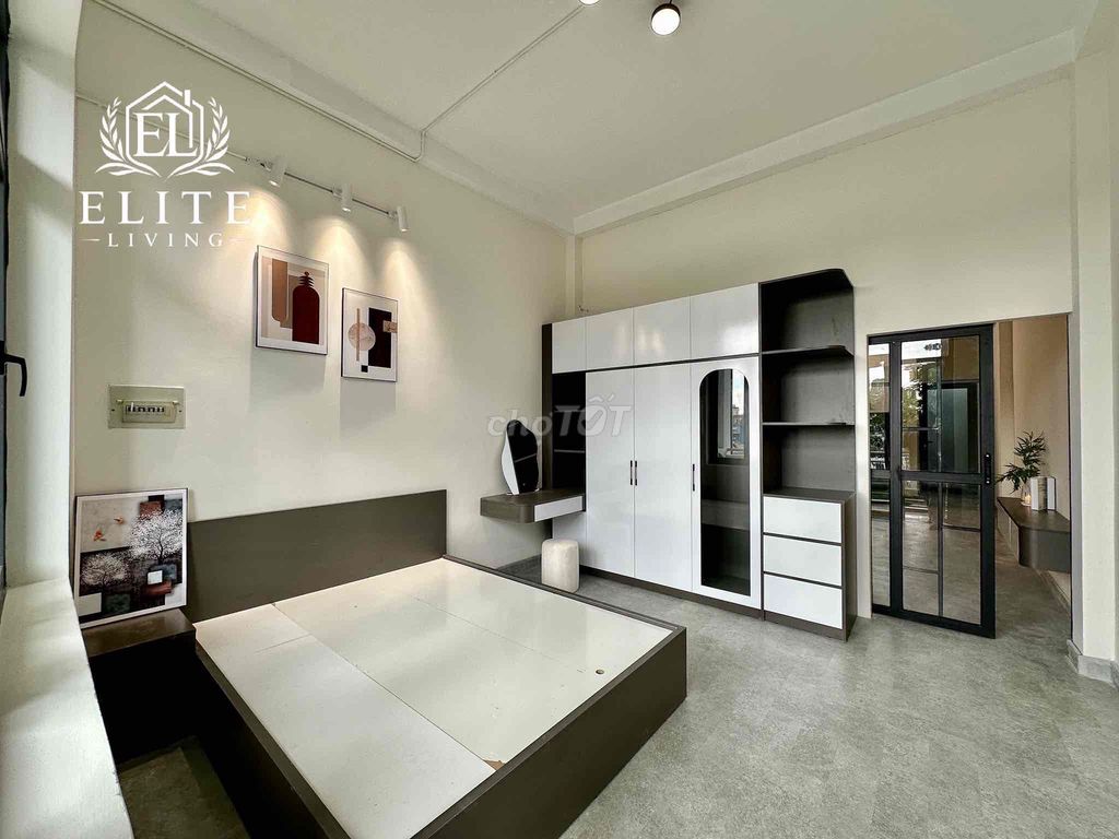 apartment full of balcony