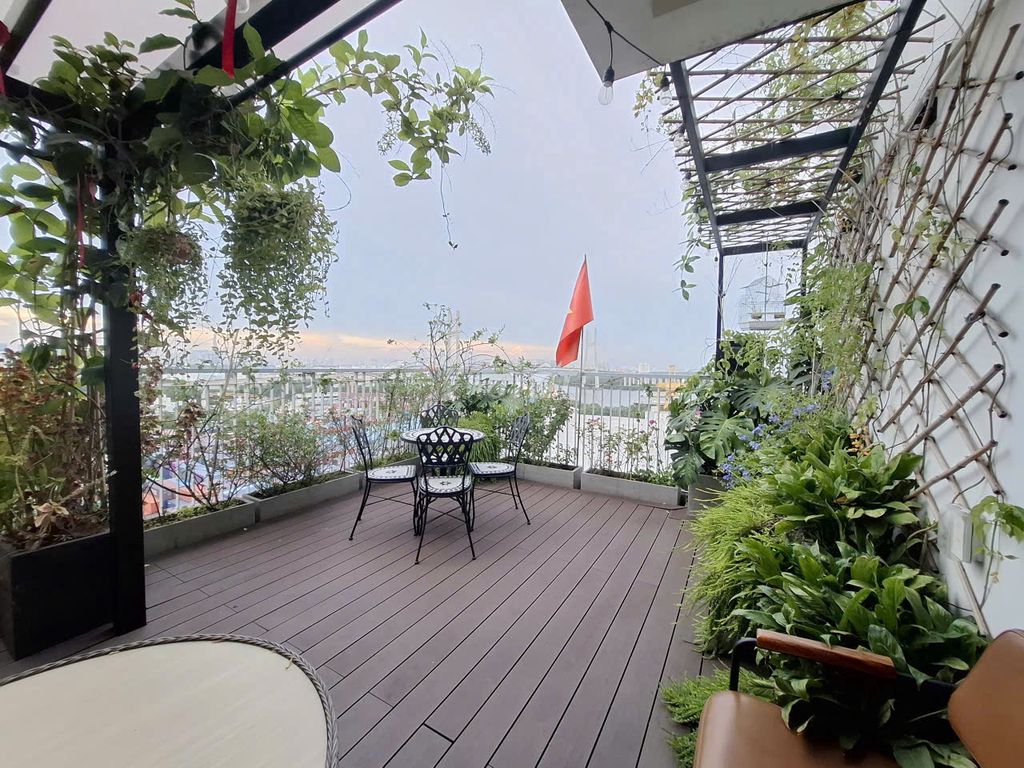 Renting the penthouse LuxGarden 7-A yard.