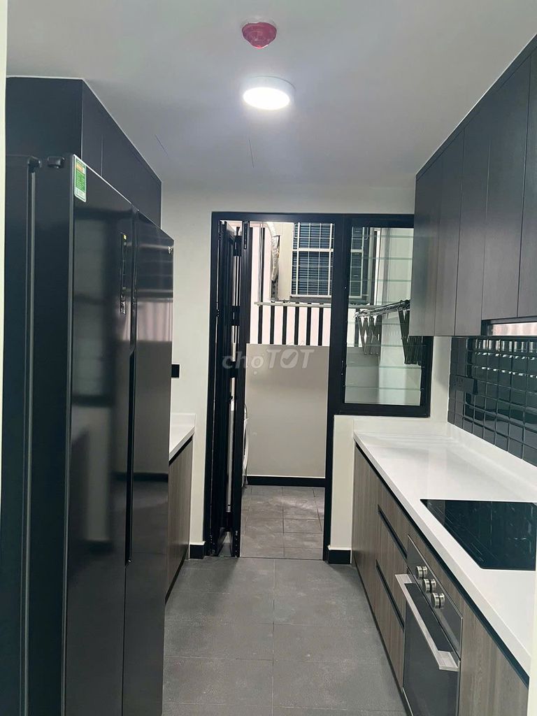 Rent three bedrooms. Three toilets. 110 meters. - delasol County 4, nice house.