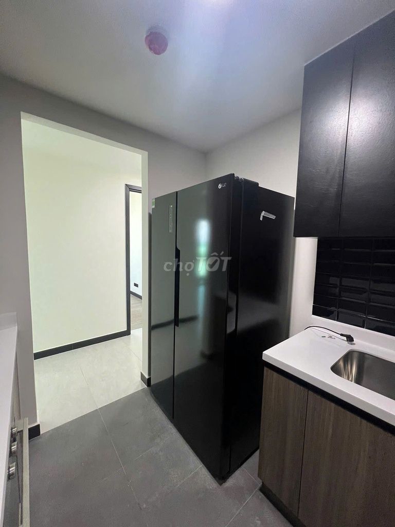 Rent three bedrooms. Three toilets. 110 meters. - delasol County 4, nice house.