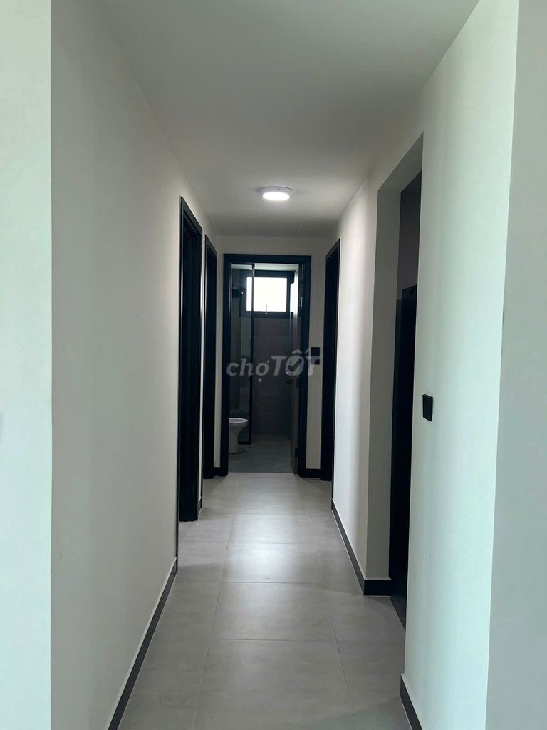 Rent three bedrooms. Three toilets. 110 meters. - delasol County 4, nice house.