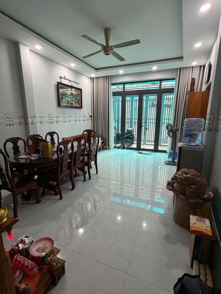Rent a three-story three-way bedroom three. số 6 Linh Tây bathroom near Thủ Đức.