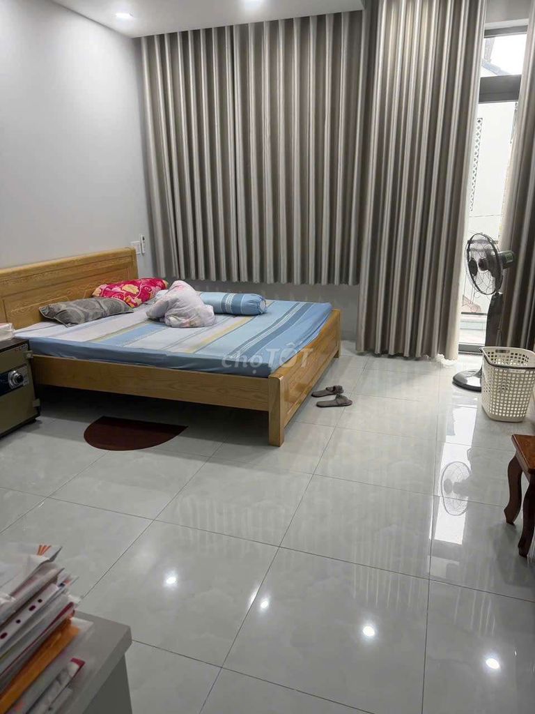 Rent a three-story three-way bedroom three. số 6 Linh Tây bathroom near Thủ Đức.