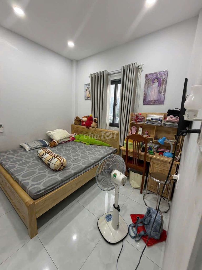 Rent a three-story three-way bedroom three. số 6 Linh Tây bathroom near Thủ Đức.